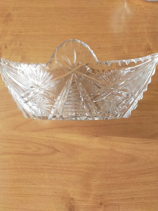 Хрустальные вазы.