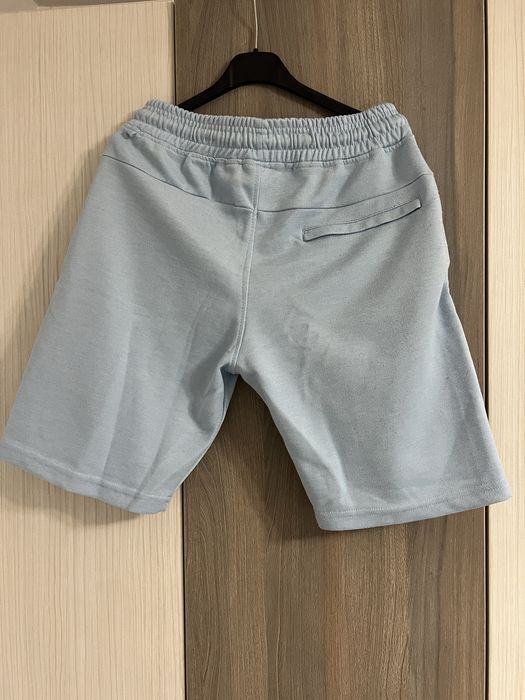 Vand pantaloni scurti