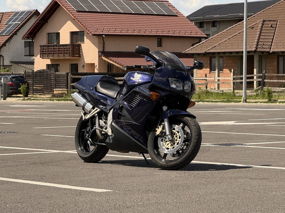 Honda vfr 750 F RC36