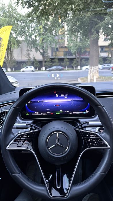 Mercedes Benz EQS450+