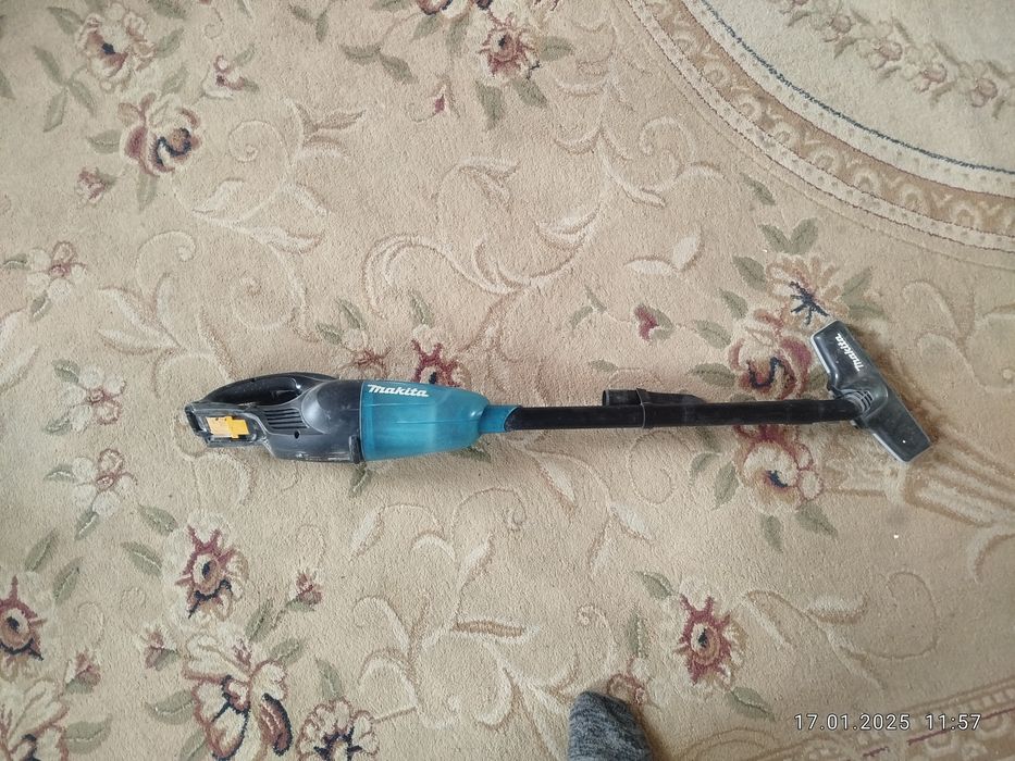 Продам аккумуляторный пылесос Makita Макита оригинал