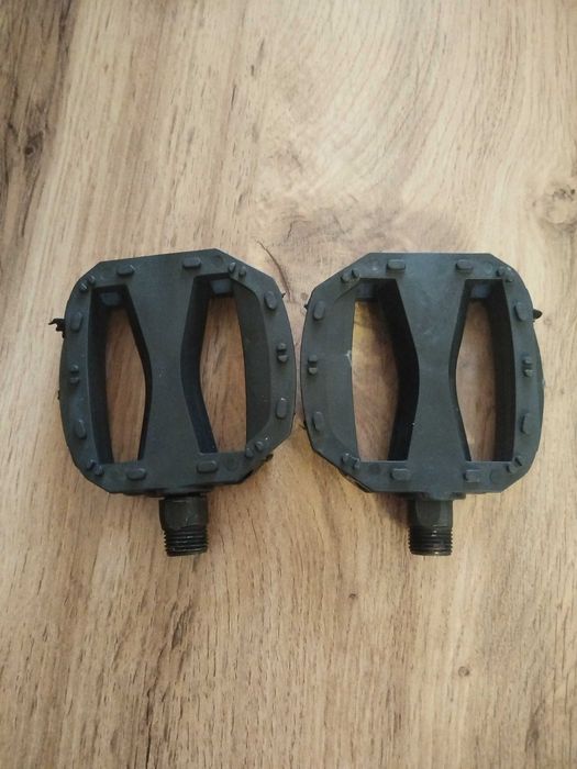 Педали на детский велосипед