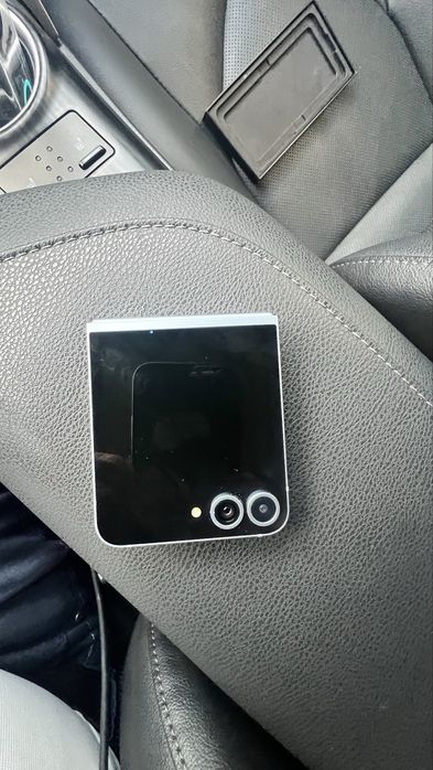Samsung Galaxy Z Flip6. С гарантией