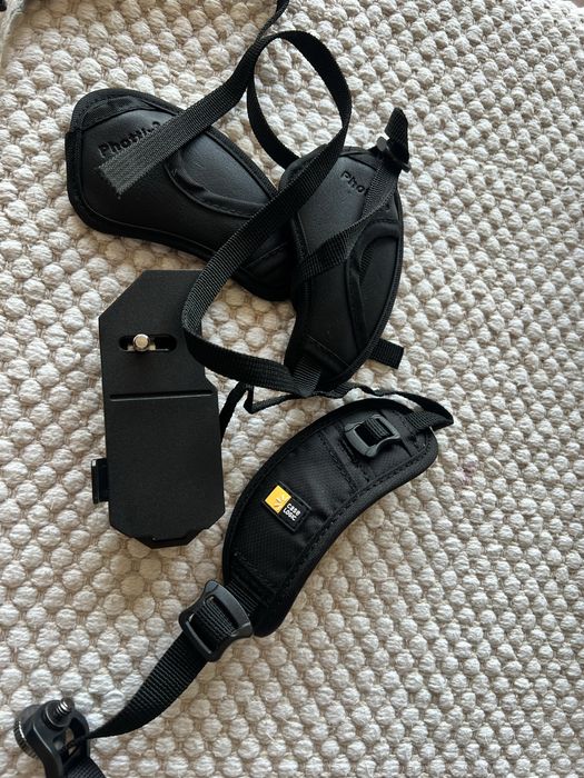 Vand Canon DSLR 600D cu ceva accesorii