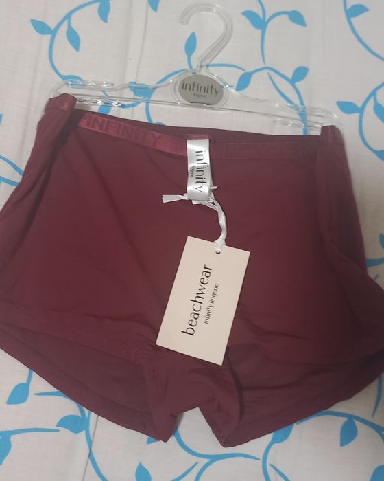 Продам купальник новый