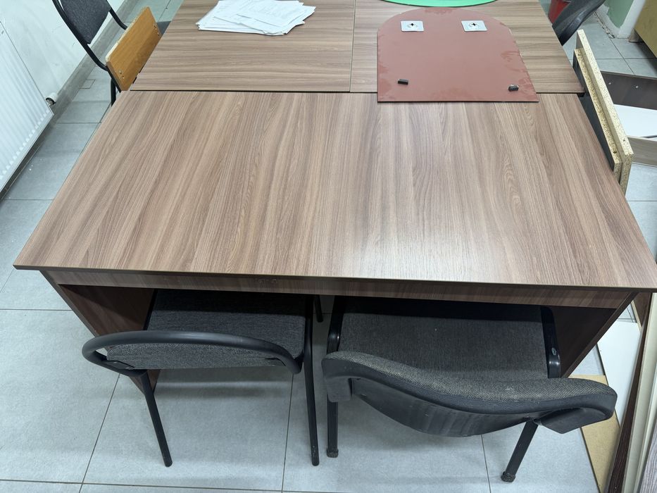 Продам 2 парты коричневые деревянные