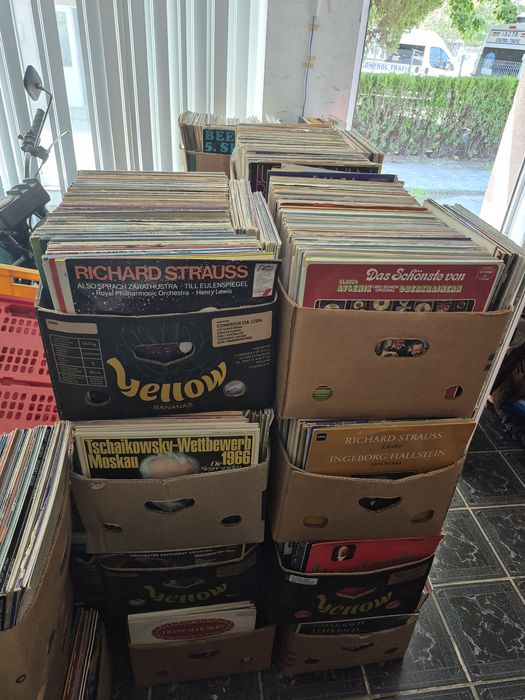 Vând Lot 300lp Discuri Vinil cu muzică clasică mixta 

Artiști:

- Fra