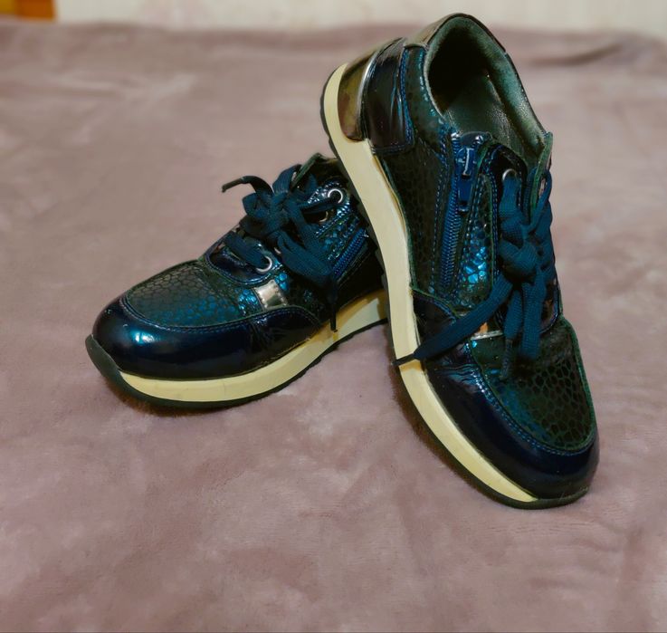 Продам кроссовки для детей турецкие!