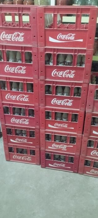 Koka kola yashik sotiladi