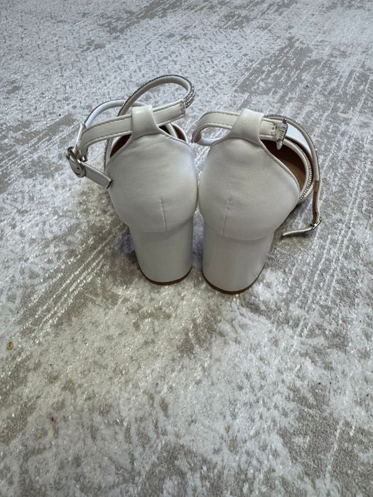 Продам новые туфли 37р