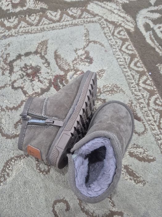 Продам детские  угги