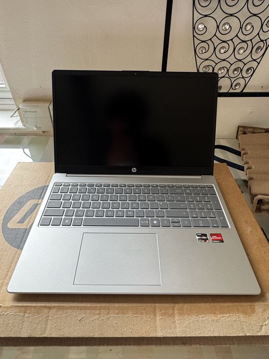 HP Laptop 15.6 foarte bun folosit 2 zile