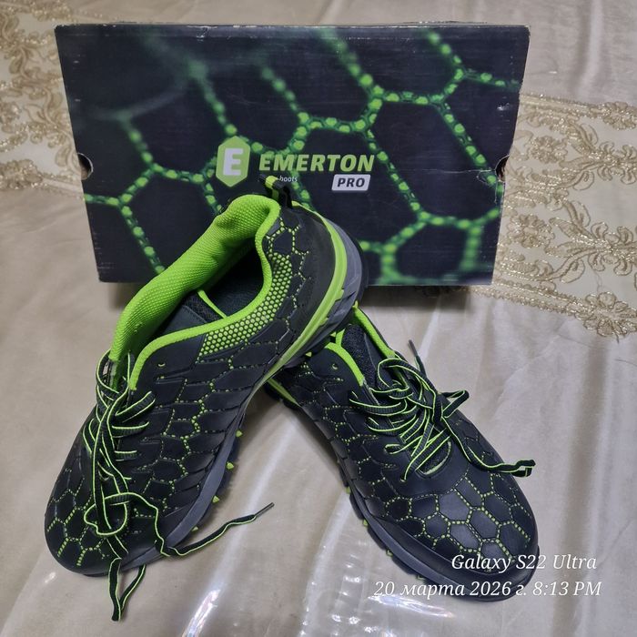 Продаётся новая кроссовка