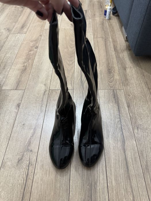 Лаковые сапоги до колен