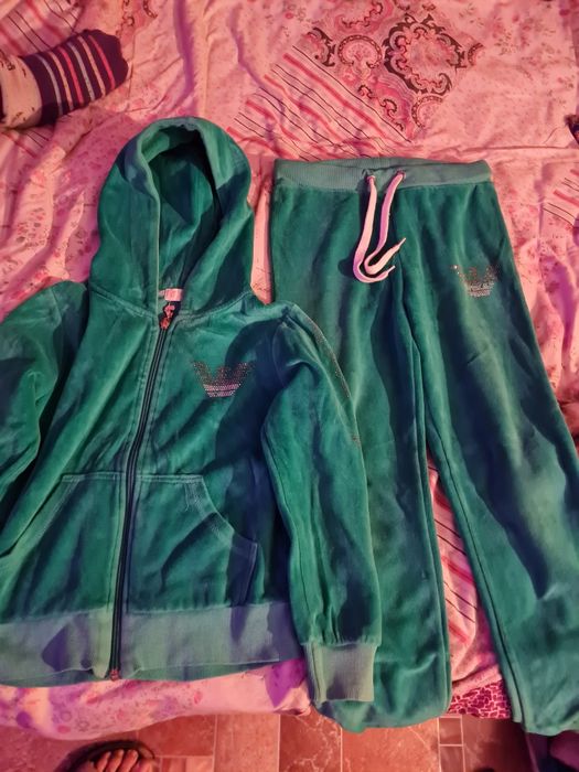 Продам спортивные костюмы на девочку