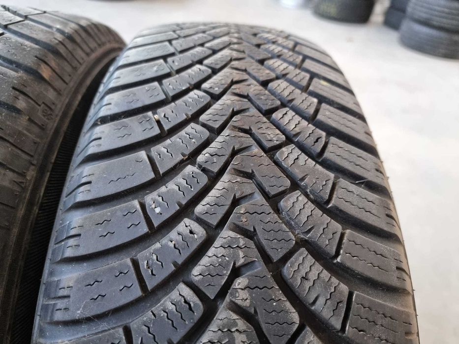 2 Anvelope de IARNA 215.65.17 'Falken' ; stare foarte Buna