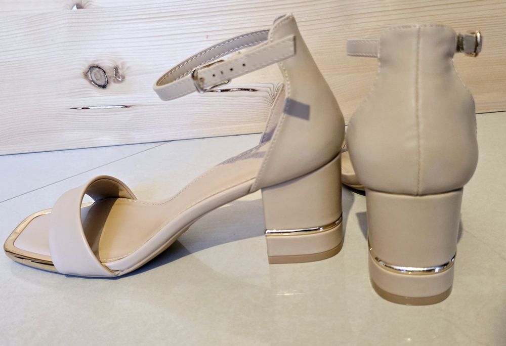 Sandale Primadonna numar 37  stare noi noute