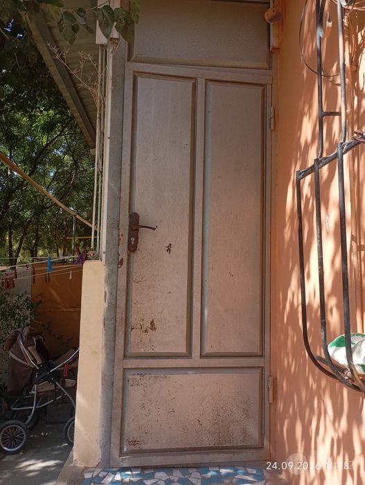 Срочно продам железную дверь