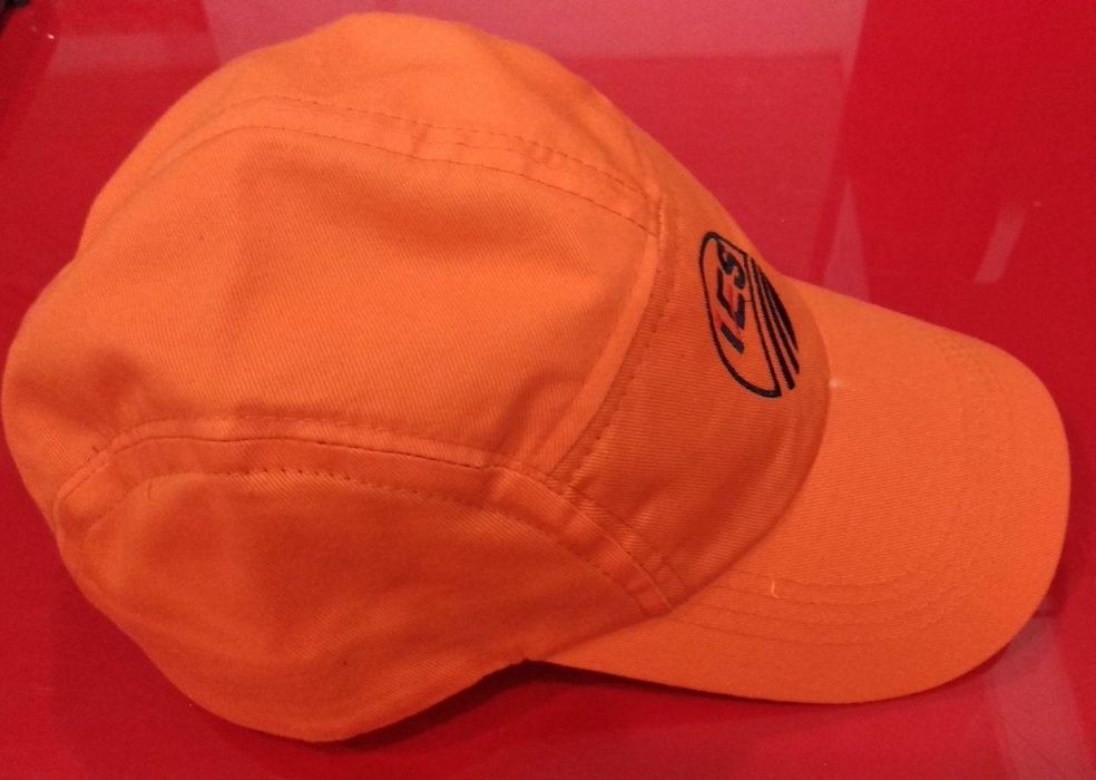 Продается оптом и в рознице униформа 3 в 1. Кепка, футболка, перчатки.