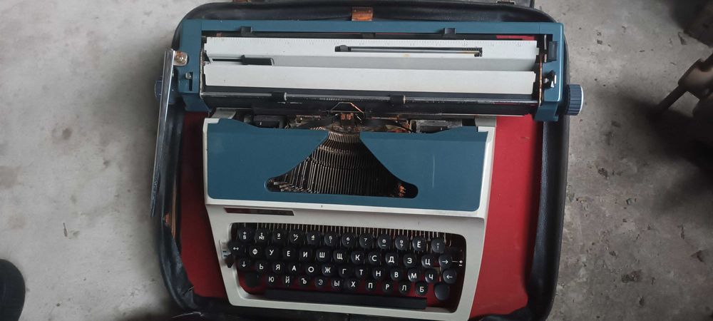 Пишещи машини и части към тях