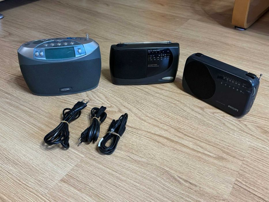 Aparat radio FM Philips AE2100 + AE2140 + AE2830 portabil si la priza.