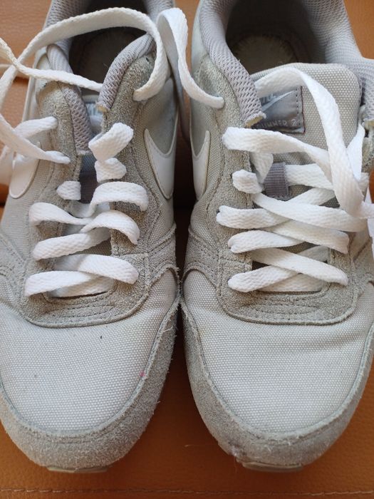 Adidasi nike 38.5 insertii piele stare perfecta