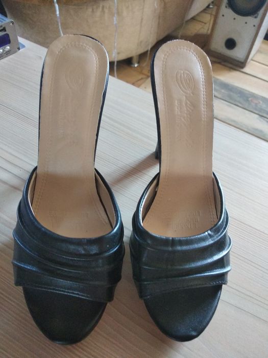 Продам зимние ботинки