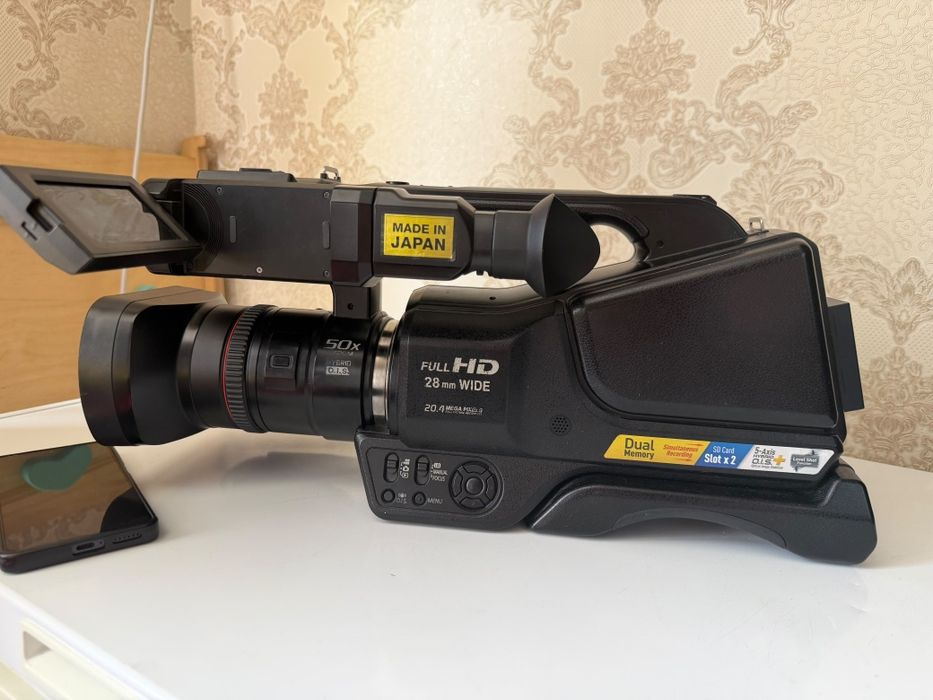 Продам профессиональную видеокамеру Panasonic HC-MDH2