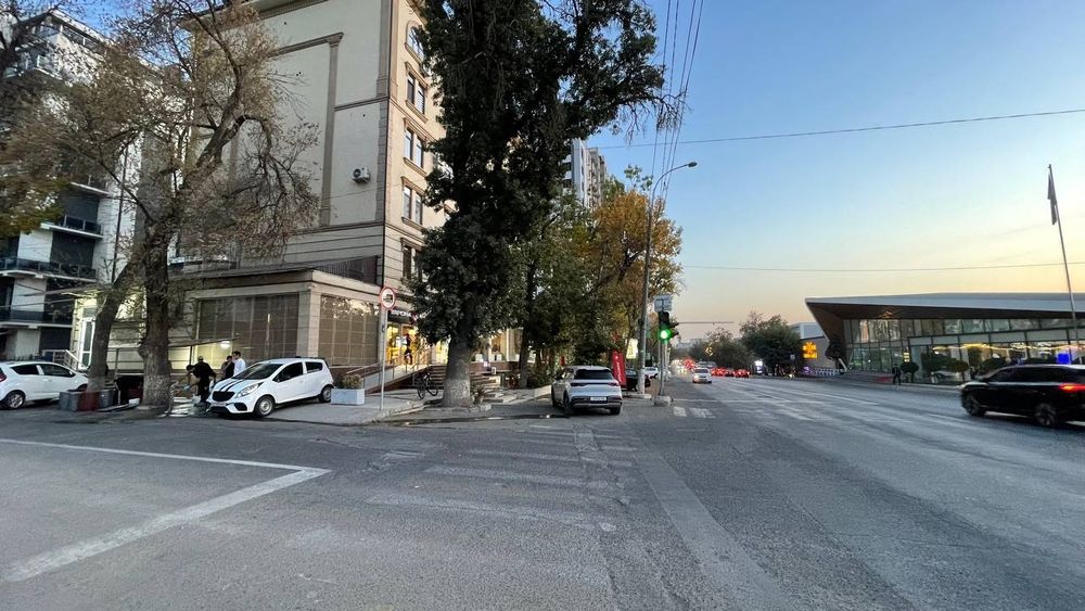 Продается комерческое помешение на Бадамзаре