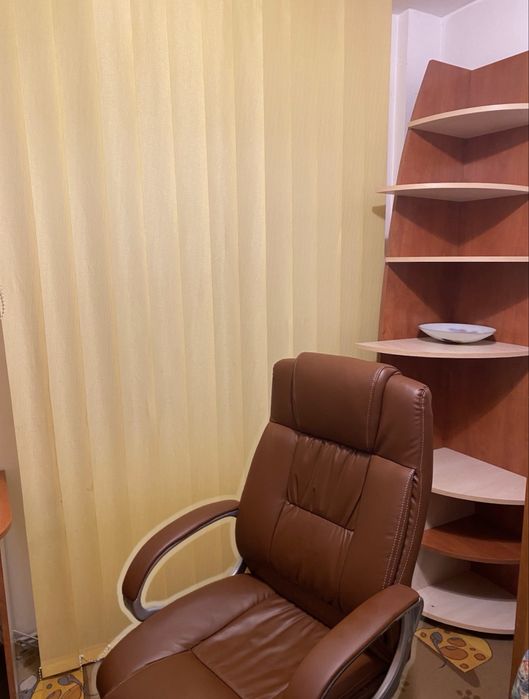 Mobilier dormitor făcut la comandă – dulapuri + birou + rafturi