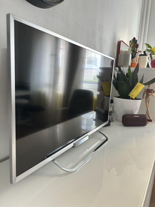 Televizor LED 32” Sony Full HD Wi-Fi KDL-32W651A BRAVIA in stare foarte buna, subtire, telecomanda si stativ originale