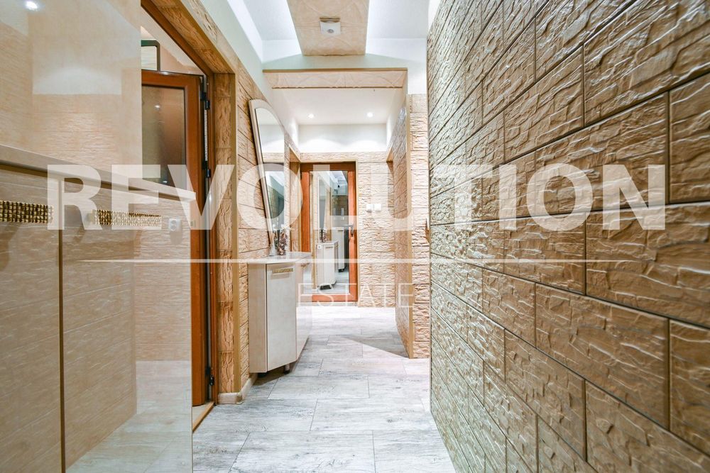 Тристаен апартамент в ж.к. Младост 1