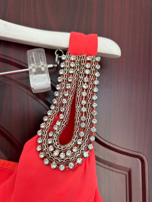 Официални роклии