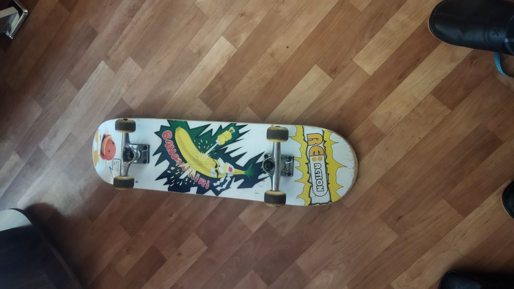 Роликовые коньки, скейтборд