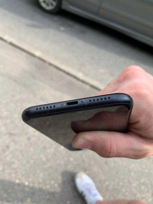 Продам айфон 64 памяти