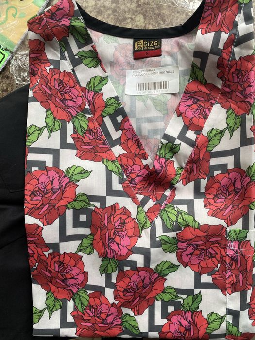 Медицинско облекло панталон с туника и медицинско ортопедично сабо