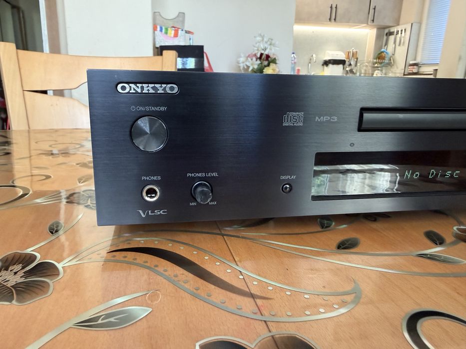 Onkyo C-7030 CD Player