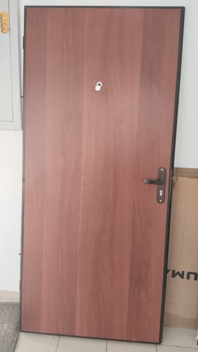 Есік сатамын, стандарт, жағдайы күшті