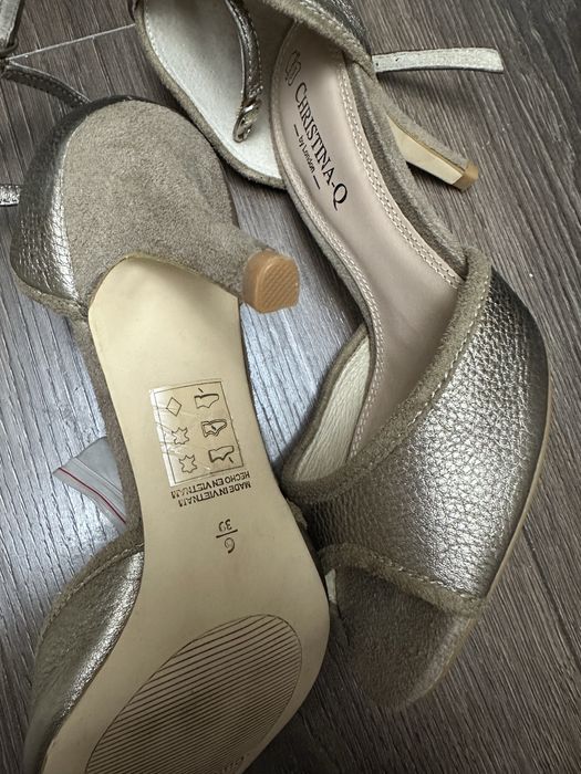 Новые кожаные босоножки