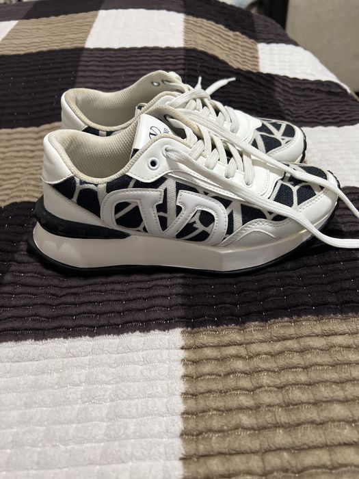 Продаю кроссовки