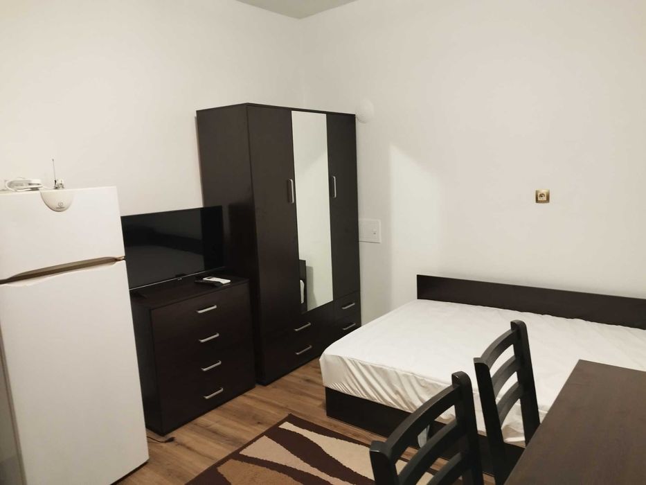 Дава се под наем Едностаен апартамент в Благоевград, Идеален център - 16 кв.м за 127.5 € - Снимка #1