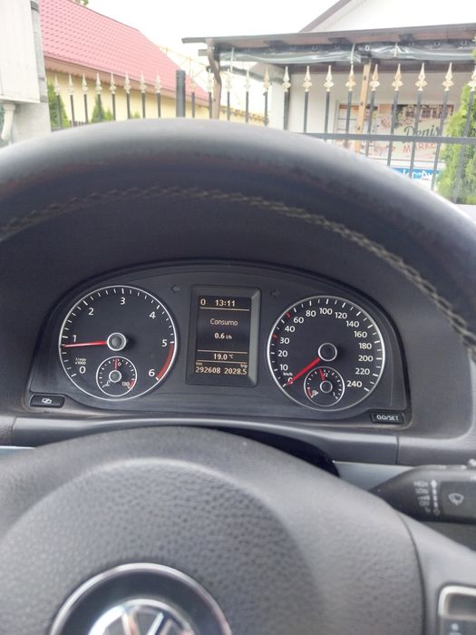 Vând Volkswagen Touran