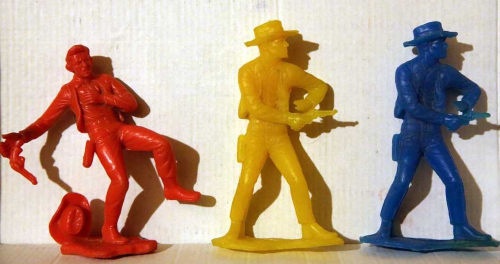 Продавам колекция от пластмасови и метални играчки - войници и животни