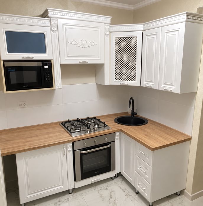 Продам кухонный гарнитур с техникой ( плита и духовка)