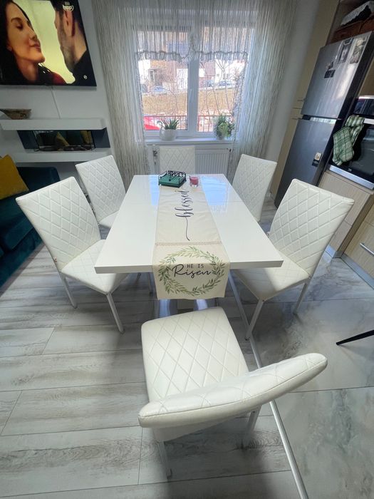 Vând 6 scaune albe din piele ecologică