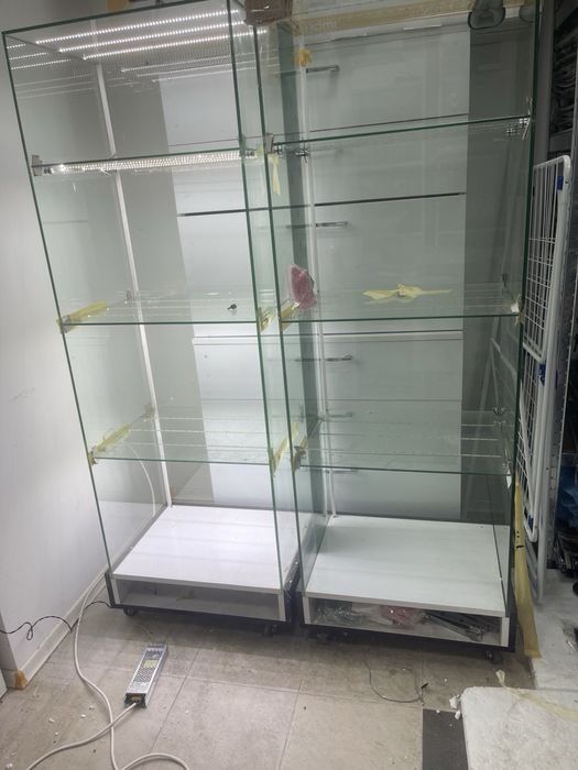 Търговско оборудване Стъклени витрини със засветяване 170/56/42