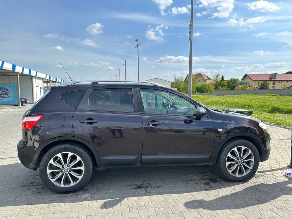 Nissan Qashqai 2.0 diesel automat 2011 panoramic inmatriculat 4X4 SI 4X2
