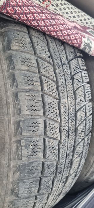 Продам зимние шины 225/65/17