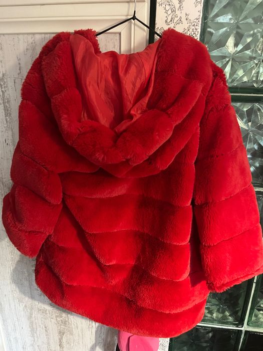 Червено палто с качулка и 3/4 ръкави