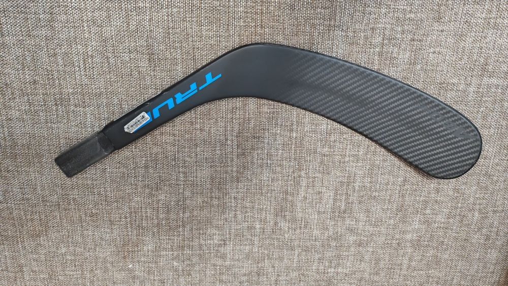 Перо на хоккейную клюшку True. Новая. Праворукая.